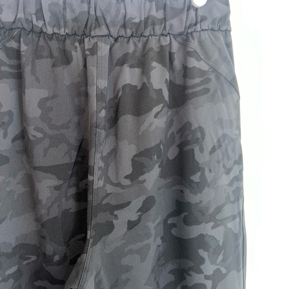 Lululemon Keep Moving camo Pant size 4 - Picture 12 of 13